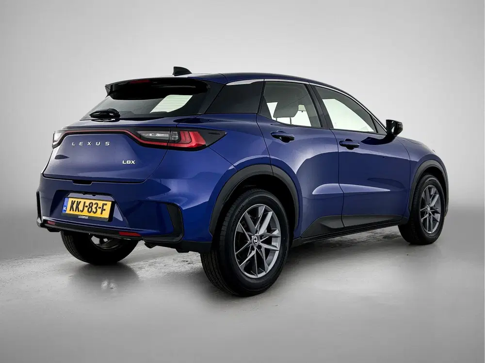 Lexus LBX 2WD uit 2024, foto 2
