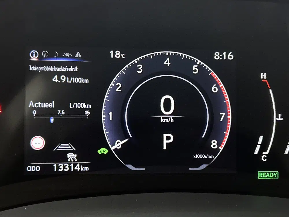 Lexus LBX 2WD uit 2024, foto 5