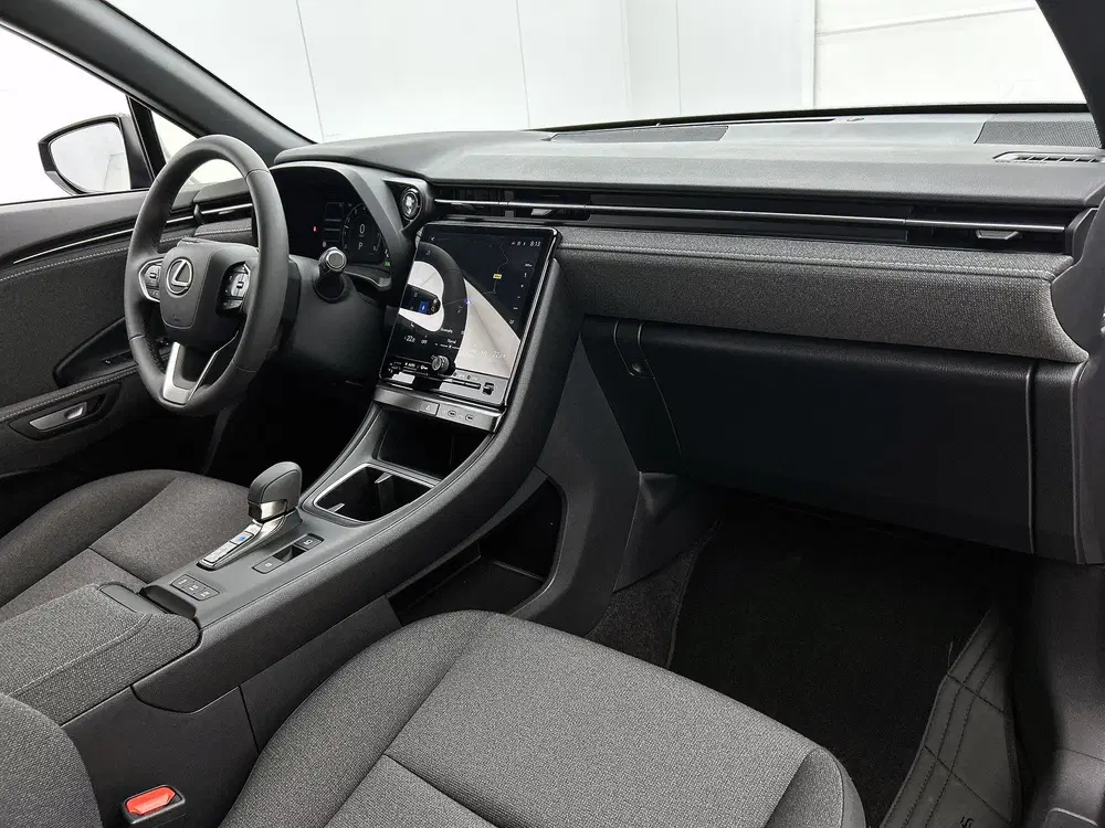 Lexus LBX 2WD uit 2024, foto 6