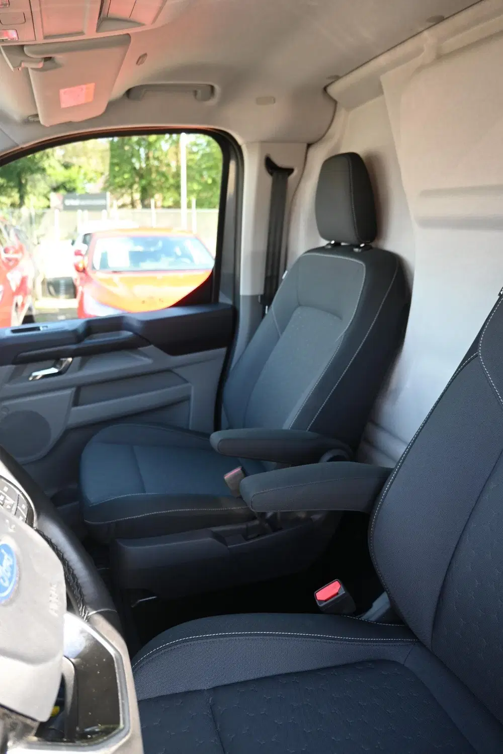Ford Transit Custom 320 L2H1 Limited 65 kWh uit 2024, foto 15