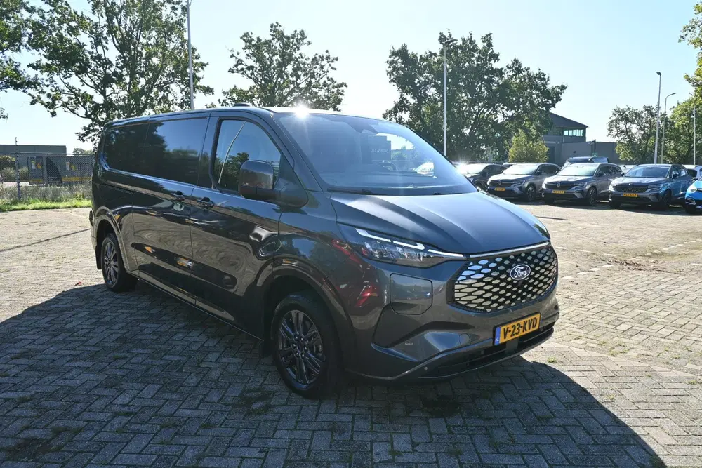 Ford Transit Custom 320 L2H1 Limited 65 kWh uit 2024, foto 3