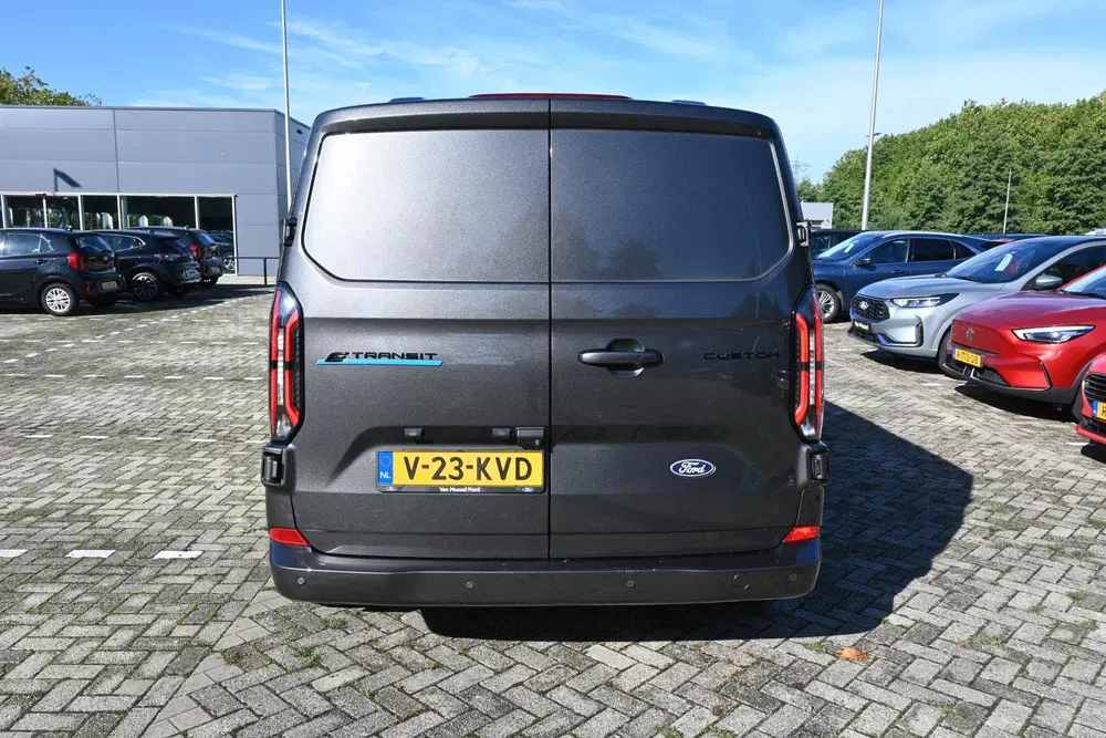 Ford Transit Custom 320 L2H1 Limited 65 kWh uit 2024, foto 5