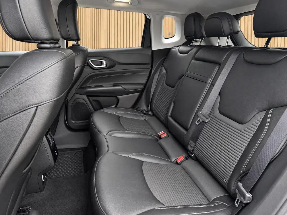 Jeep Compass 4xe 240 Plug-in Hybrid Electric New Upland uit 2022, foto 9