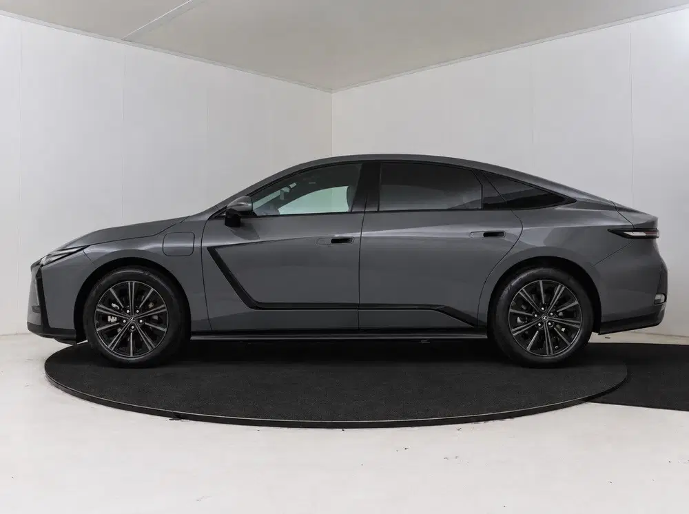 Lexus ES 350e Luxury Line uit 2026, foto 3