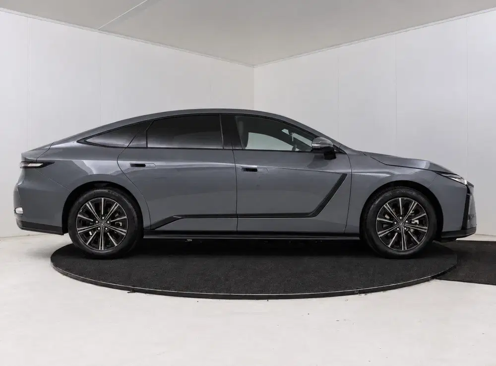 Lexus ES 350e Luxury Line uit 2026, foto 9