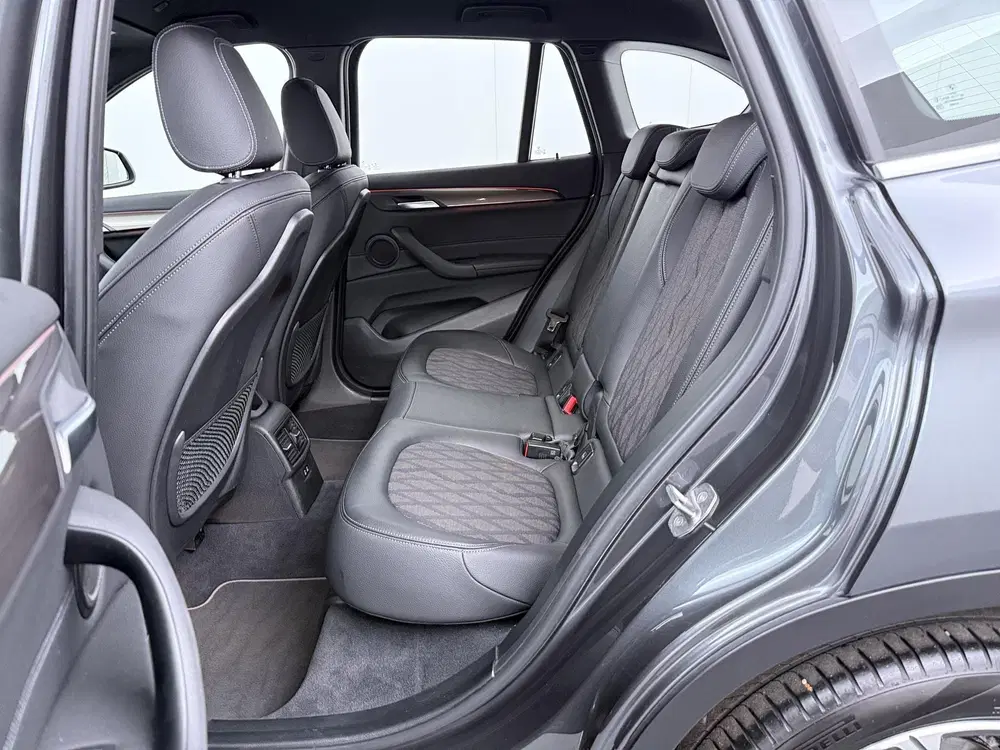 BMW X1 sDrive20i Executive Edition X Line uit 2019, foto 14