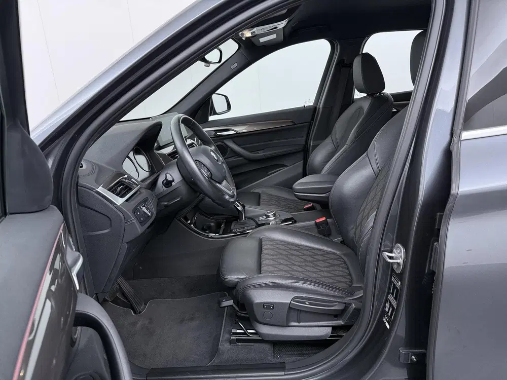 BMW X1 sDrive20i Executive Edition X Line uit 2019, foto 4