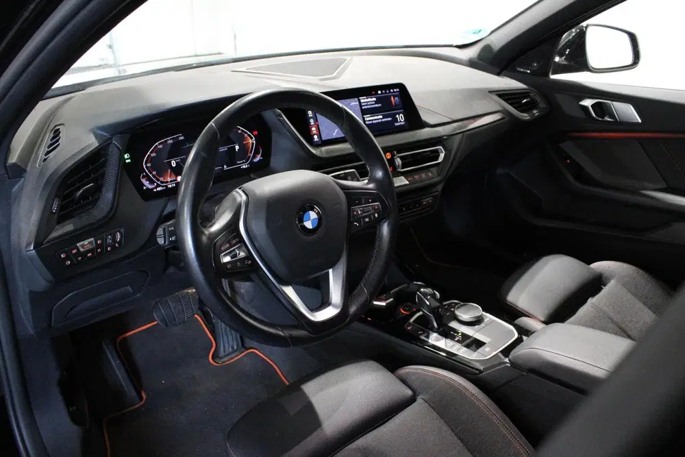 BMW 1-serie 118i Sport uit 2021, foto 10