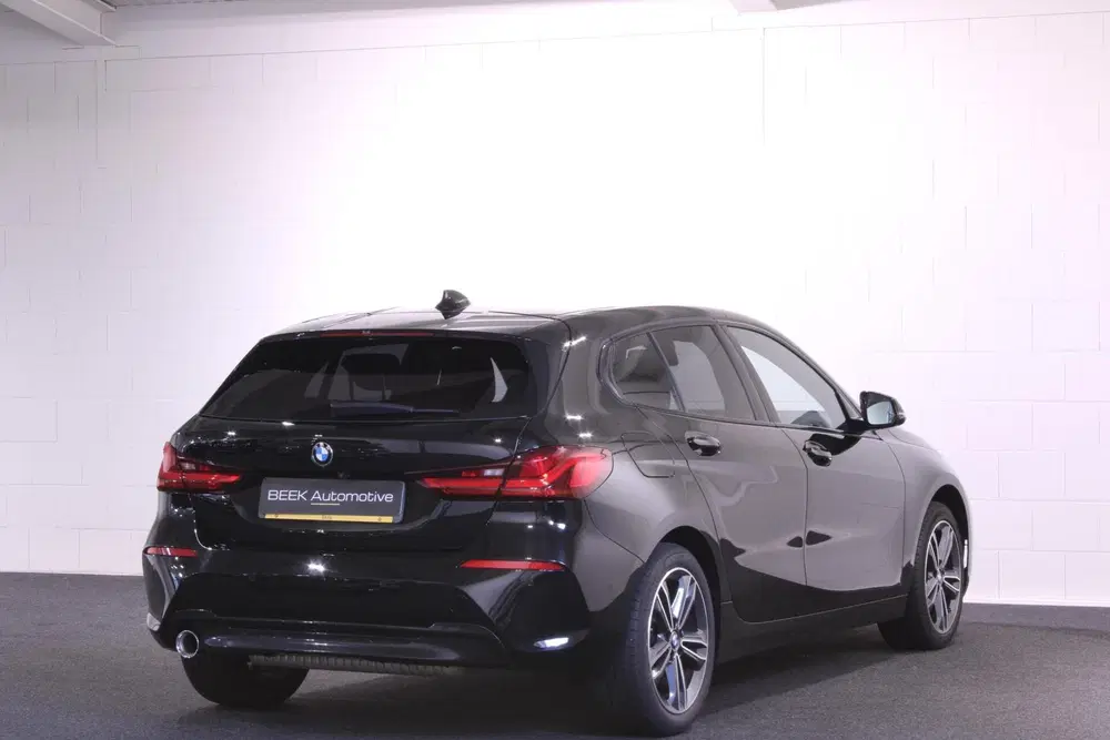 BMW 1-serie 118i Sport uit 2021, foto 3