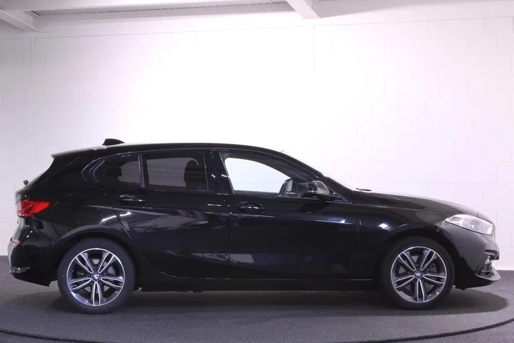 BMW 1-serie 118i Sport uit 2021, foto 4