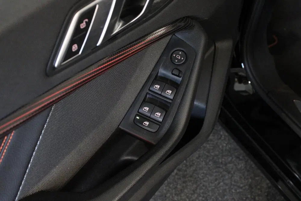 BMW 1-serie 118i Sport uit 2021, foto 8