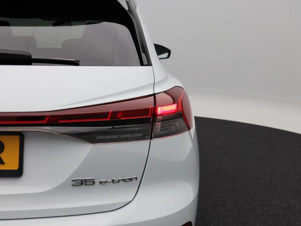 Audi Q4 e-tron 35 55 kWh 170 Pk S Edition uit 2023, foto 14