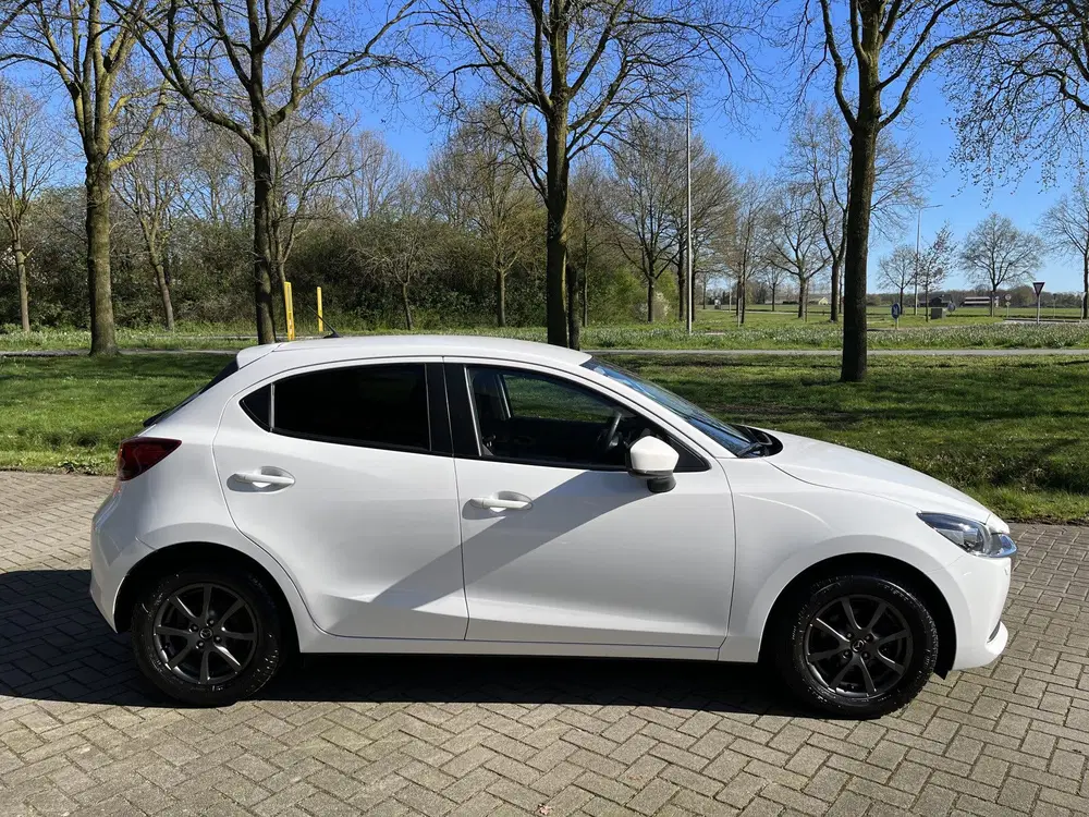 Mazda 2 1.5 Skyactiv-G Luxury uit 2023, foto 2