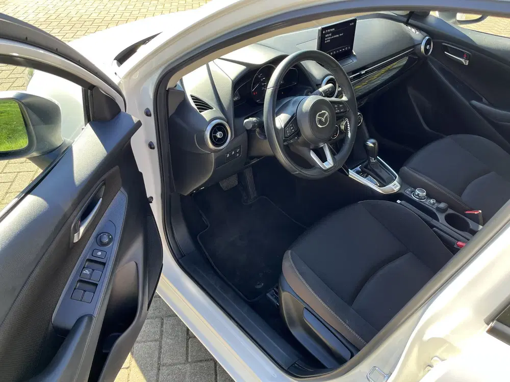 Mazda 2 1.5 Skyactiv-G Luxury uit 2023, foto 4