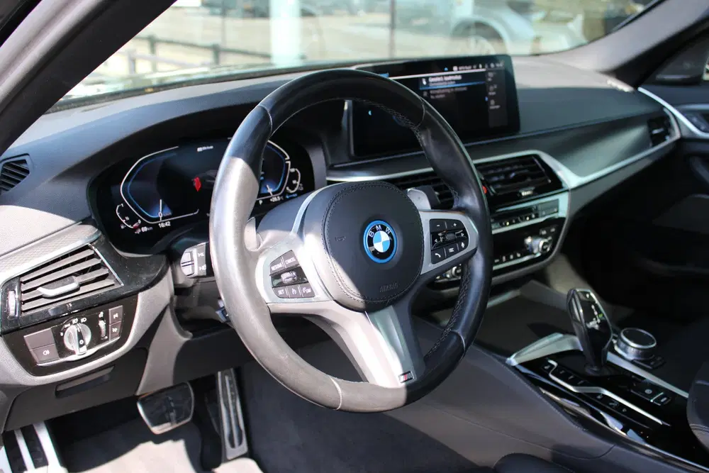 BMW 5-serie 530e xDrive Automaat uit 2023, foto 2