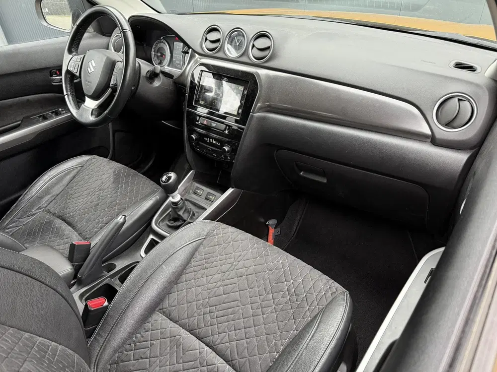 Suzuki Vitara 1.4 Boosterjet Style Smart Hybrid + NAVI + uit 2021, foto 3