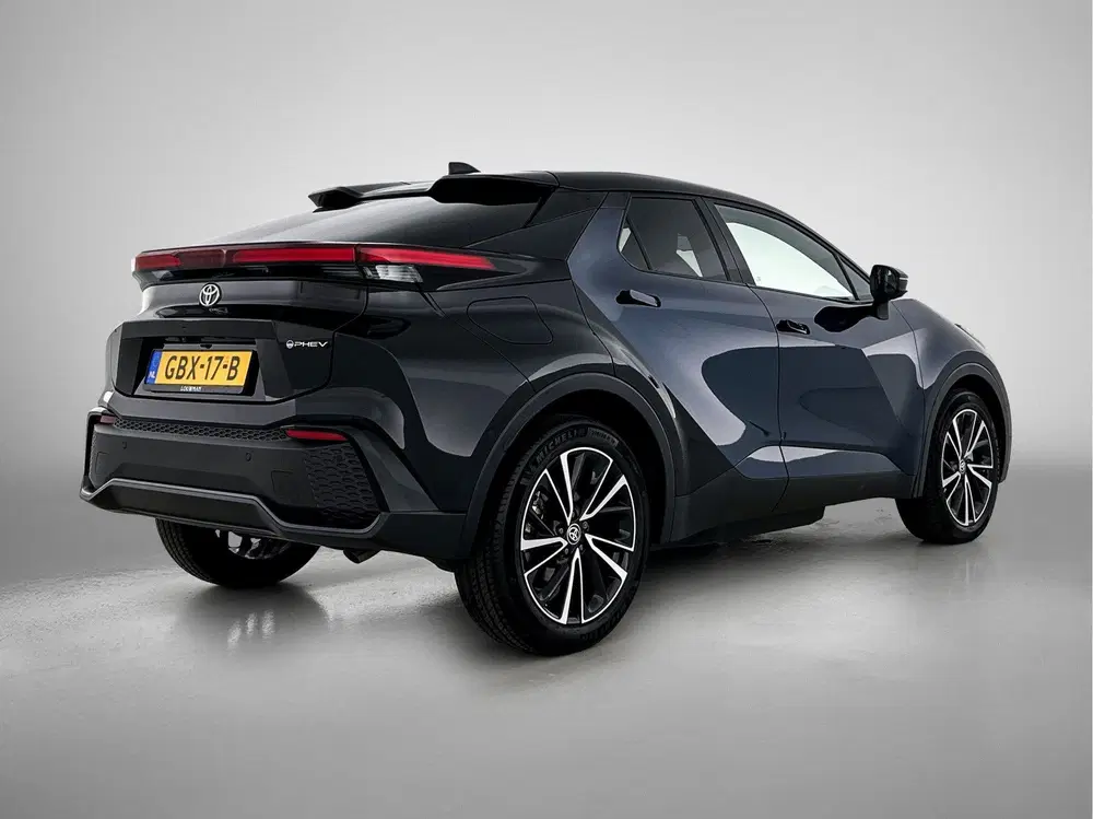 Toyota C-HR 2.0 Plug-in Hybrid 220 Première Edition uit 2024, foto 2