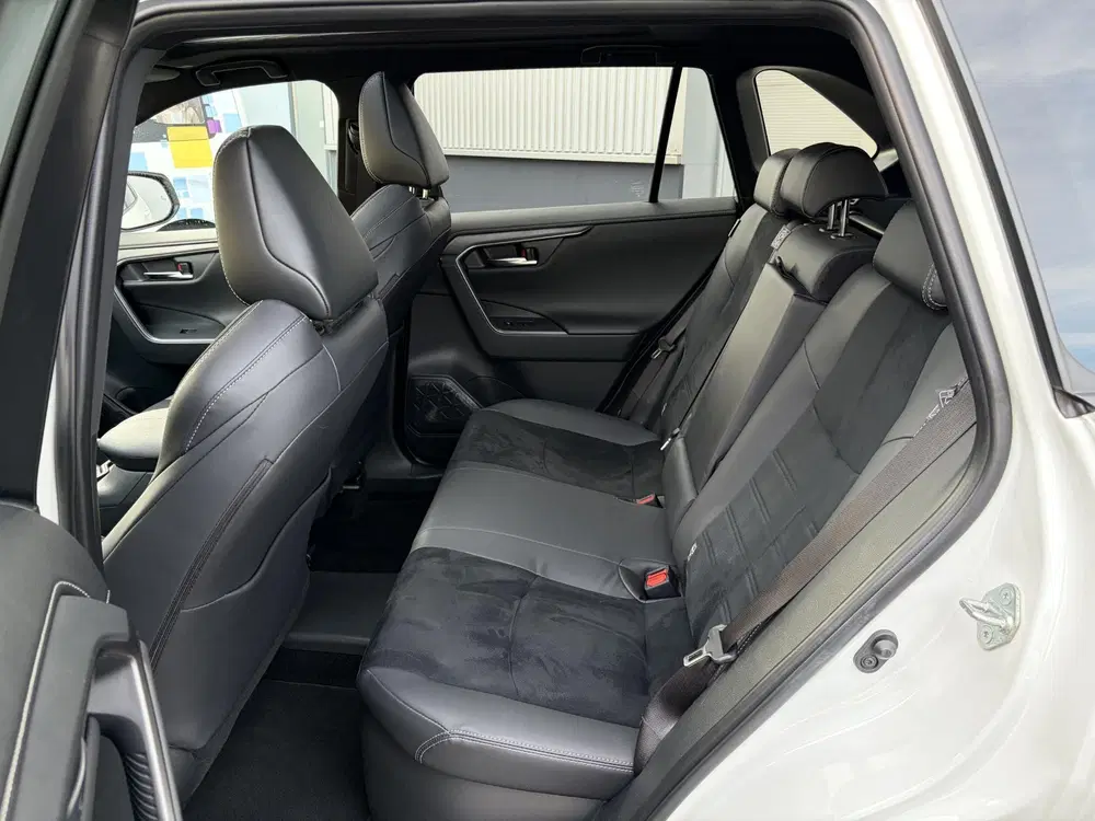 Toyota RAV 4 2.5 Plug-in Hybrid AWD GR SPORT uit 2024, foto 6