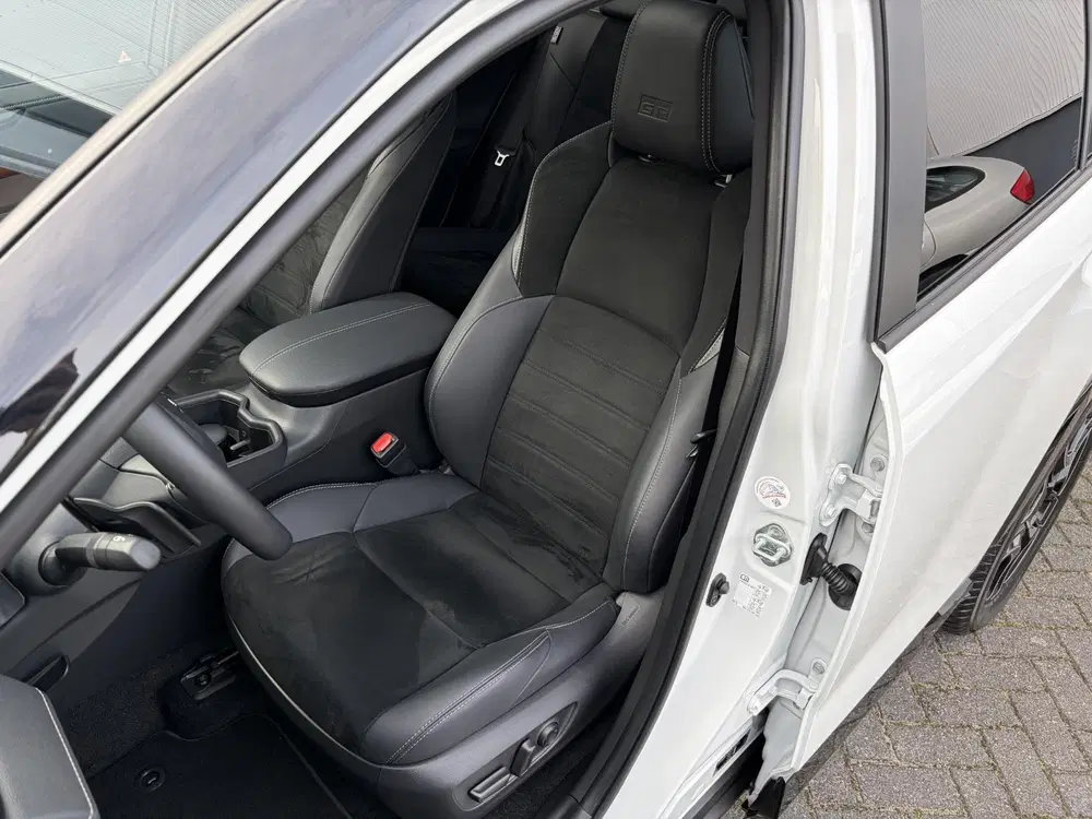 Toyota RAV 4 2.5 Plug-in Hybrid AWD GR SPORT uit 2024, foto 9