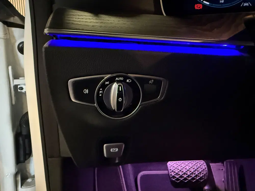 Mercedes-Benz E-Klasse 300e 4-Matic Avantgarde-PANORAMA-NIGH uit 2021, foto 15