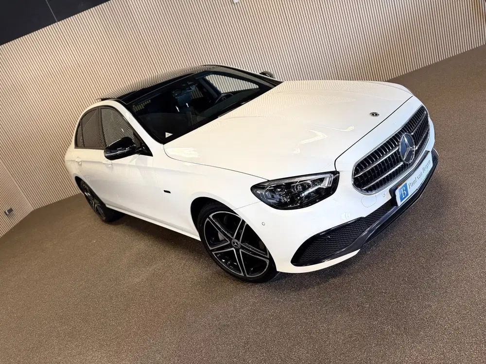 Mercedes-Benz E-Klasse 300e 4-Matic Avantgarde-PANORAMA-NIGH uit 2021, foto 2