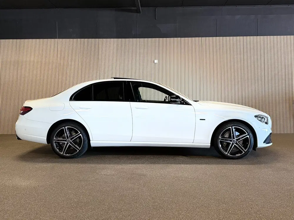 Mercedes-Benz E-Klasse 300e 4-Matic Avantgarde-PANORAMA-NIGH uit 2021, foto 6