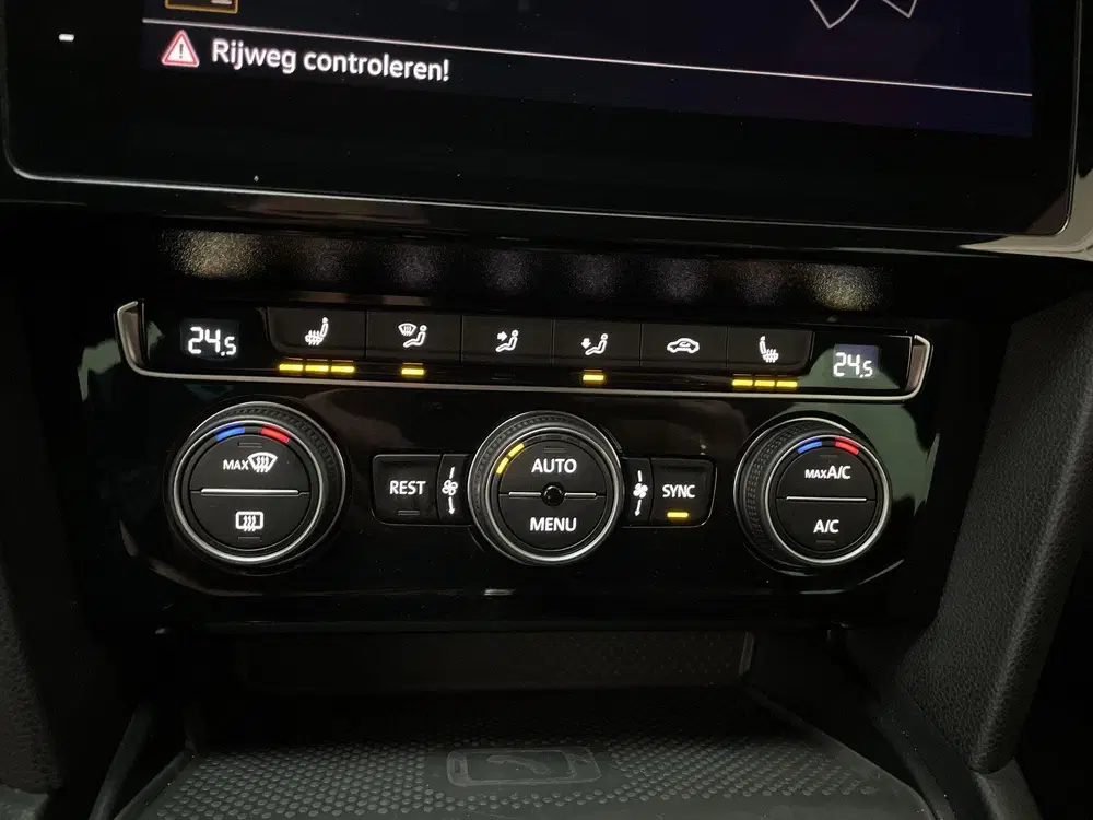 Volkswagen Passat 1.5 TSI 150pk DSG Elegance Busines uit 2020, foto 15
