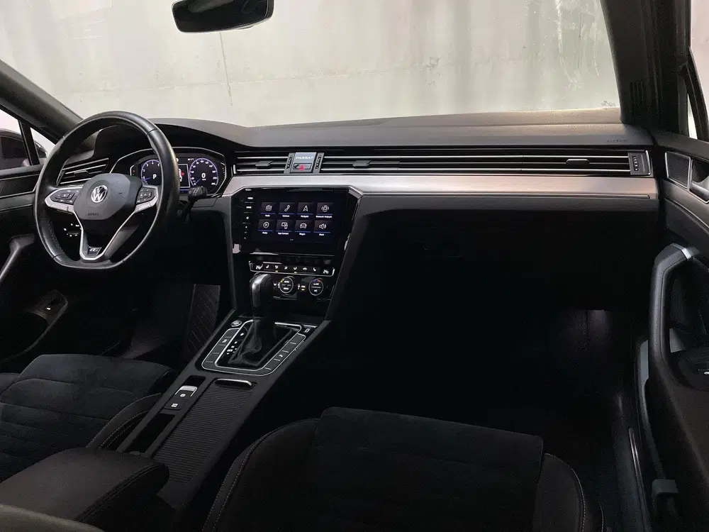 Volkswagen Passat 1.5 TSI 150pk DSG Elegance Busines uit 2020, foto 2