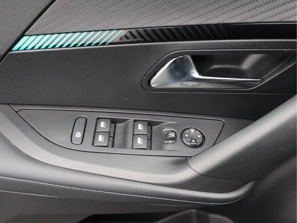 Peugeot 2008 1.2 PureTech Allure uit 2022, foto 8
