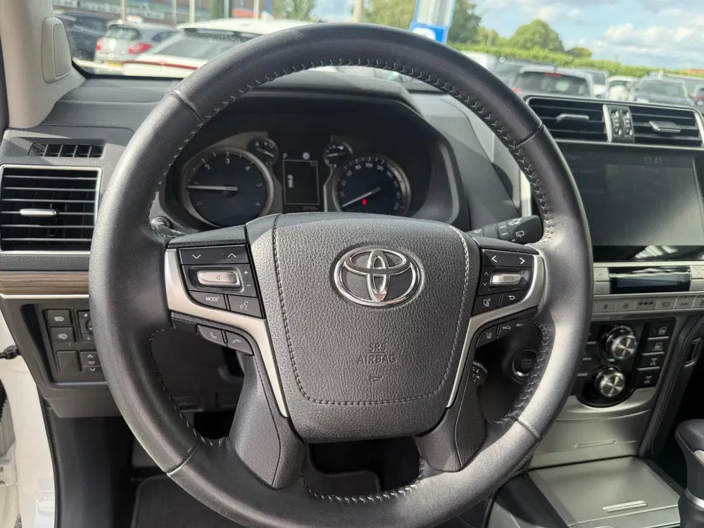 Toyota Land Cruiser 2.8 D-4D-F Professional Window Van Grijs uit 2024, foto 12