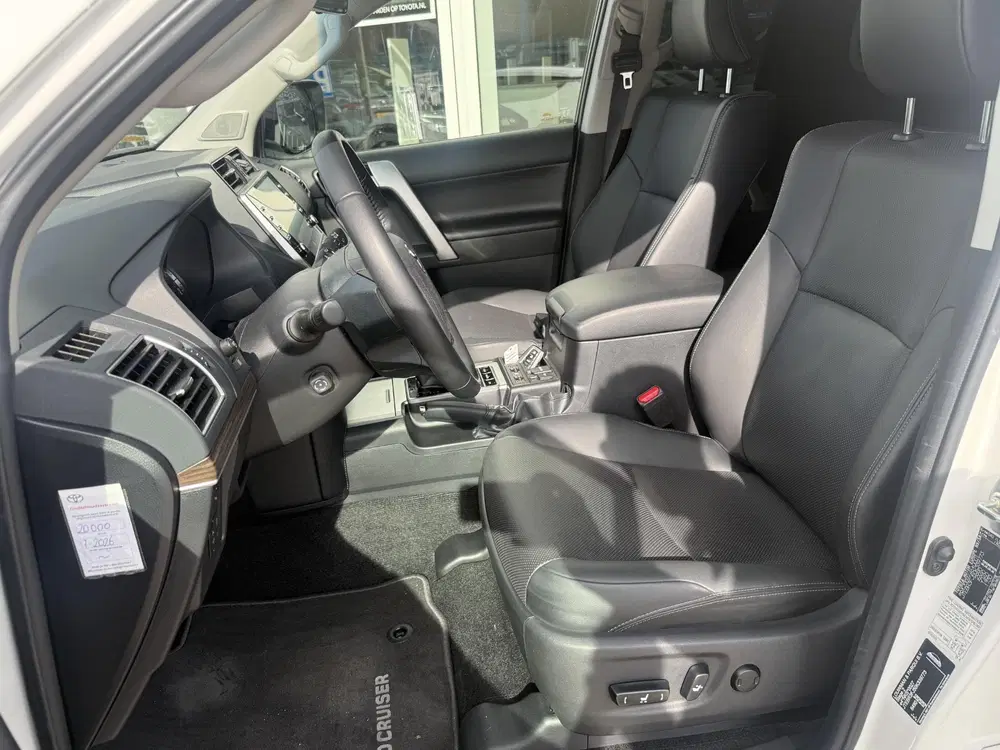 Toyota Land Cruiser 2.8 D-4D-F Professional Window Van Grijs uit 2024, foto 7