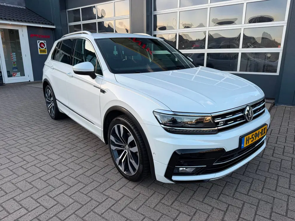 Volkswagen Tiguan 1.5 TSI ACT Highline Business R-Line uit 2020, foto 2