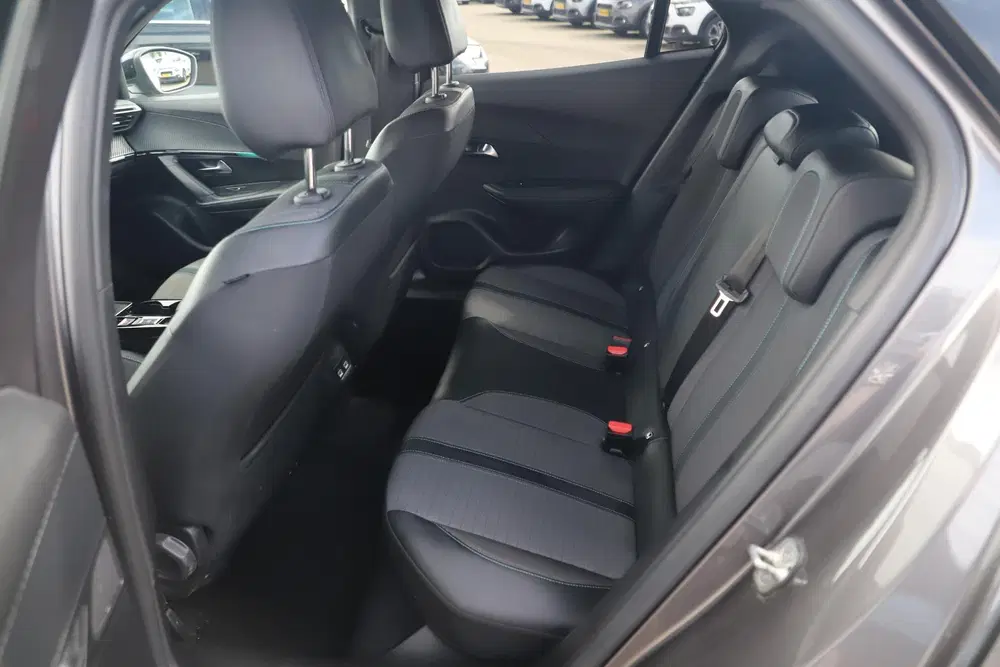 Peugeot 2008 1.2 PureTech Allure 102PK Half Leder Navig uit 2023, foto 7