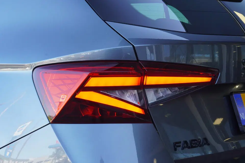 Skoda Fabia 1.0 TSI Monte Carlo uit 2024, foto 14