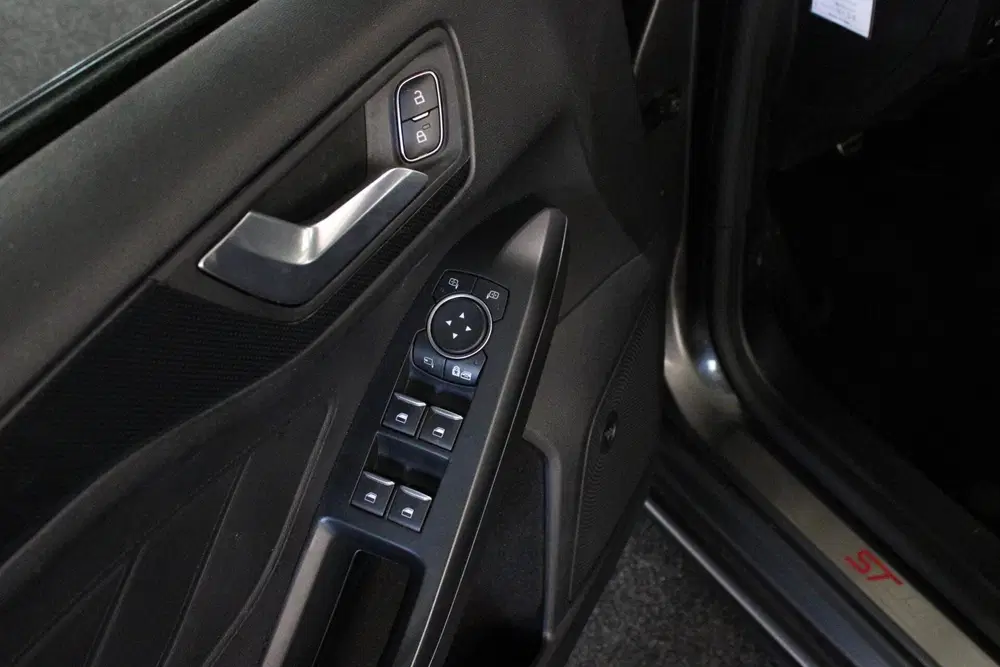Ford Focus 1.0 EcoBoost ST Line uit 2019, foto 8