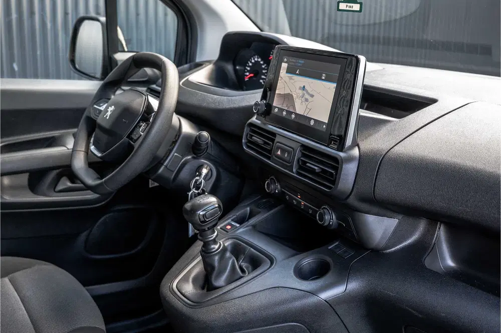 Peugeot Partner 1.5 BlueHDi 100PK uit 2022, foto 2