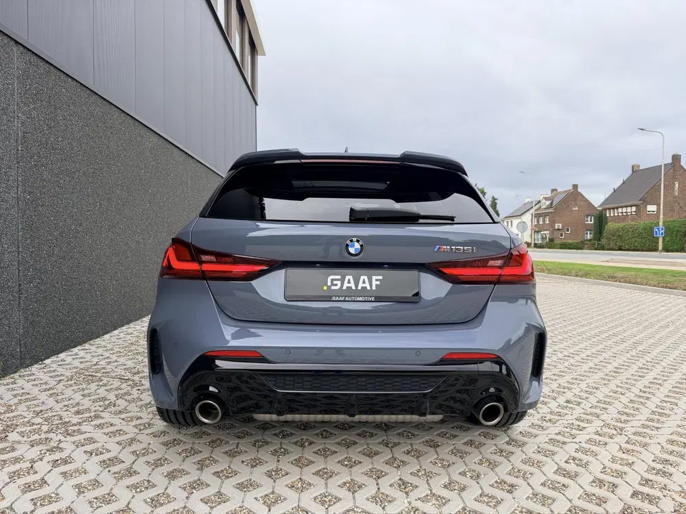 BMW 1-serie M135i xDrive High Executive uit 2021, foto 11