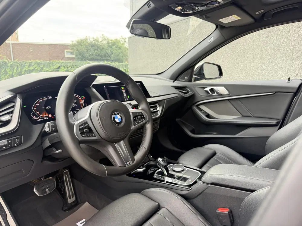 BMW 1-serie M135i xDrive High Executive uit 2021, foto 2