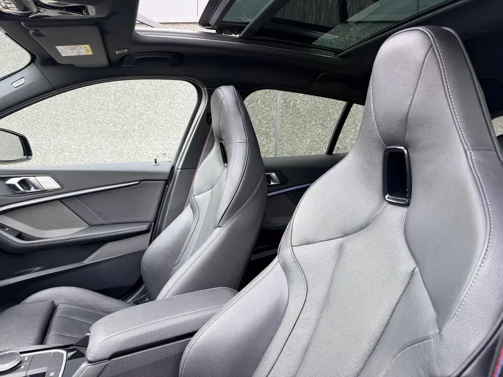 BMW 1-serie M135i xDrive High Executive uit 2021, foto 7