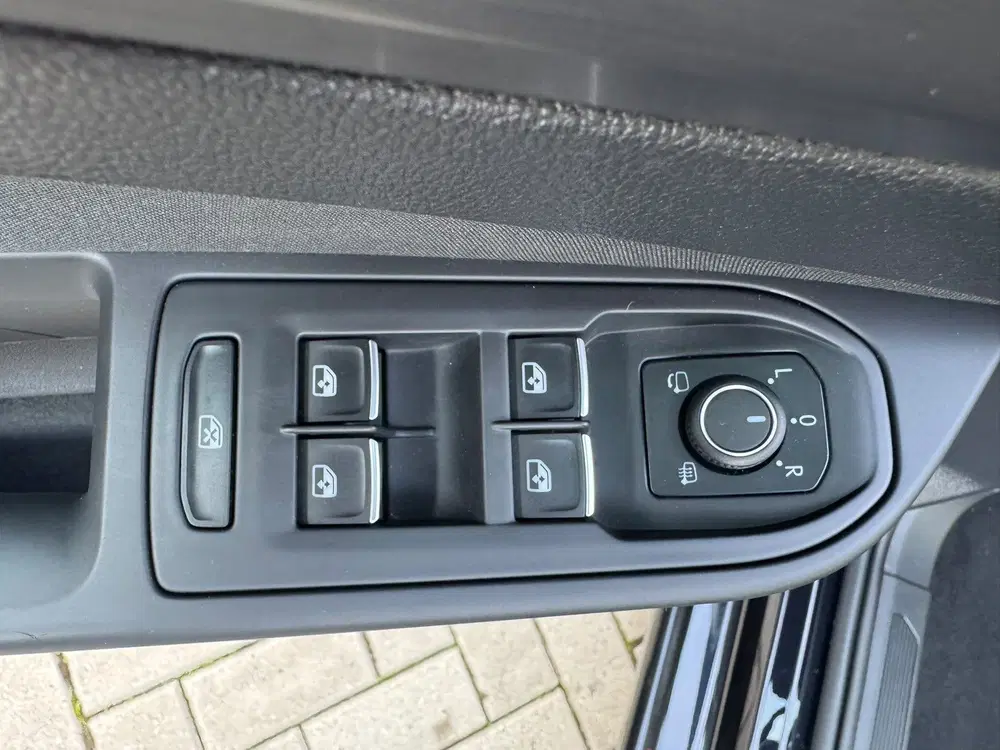 Volkswagen Golf 1.5 eTSI DSG Massage ACC Clima Side uit 2022, foto 10
