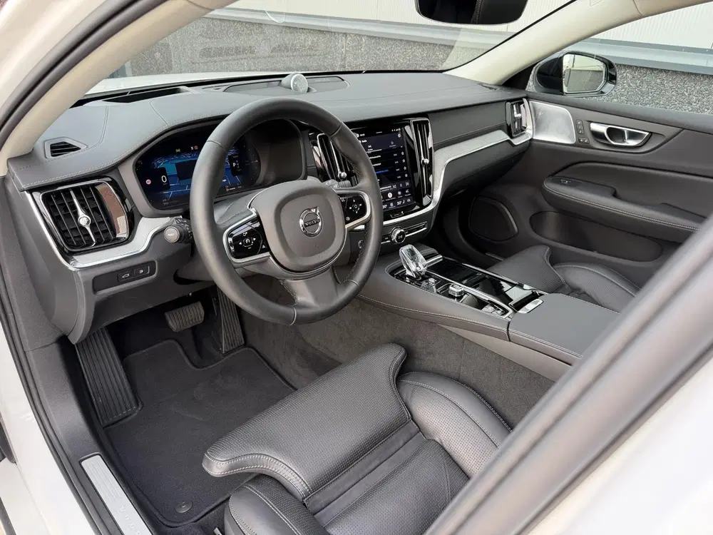 Volvo V60 2.0 T8 Hybrid 455pk AWD Ultra Dark Black E uit 2025, foto 15