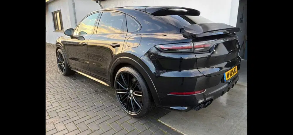 Porsche Cayenne Cayenne coupe 3.0 V6 462pk E-hybrid Zwart uit 2020, foto 3