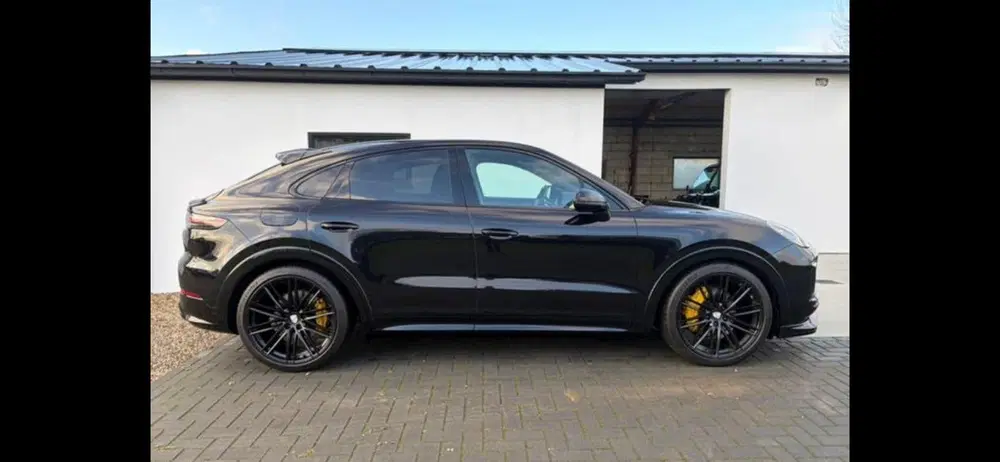 Porsche Cayenne Cayenne coupe 3.0 V6 462pk E-hybrid Zwart uit 2020, foto 4