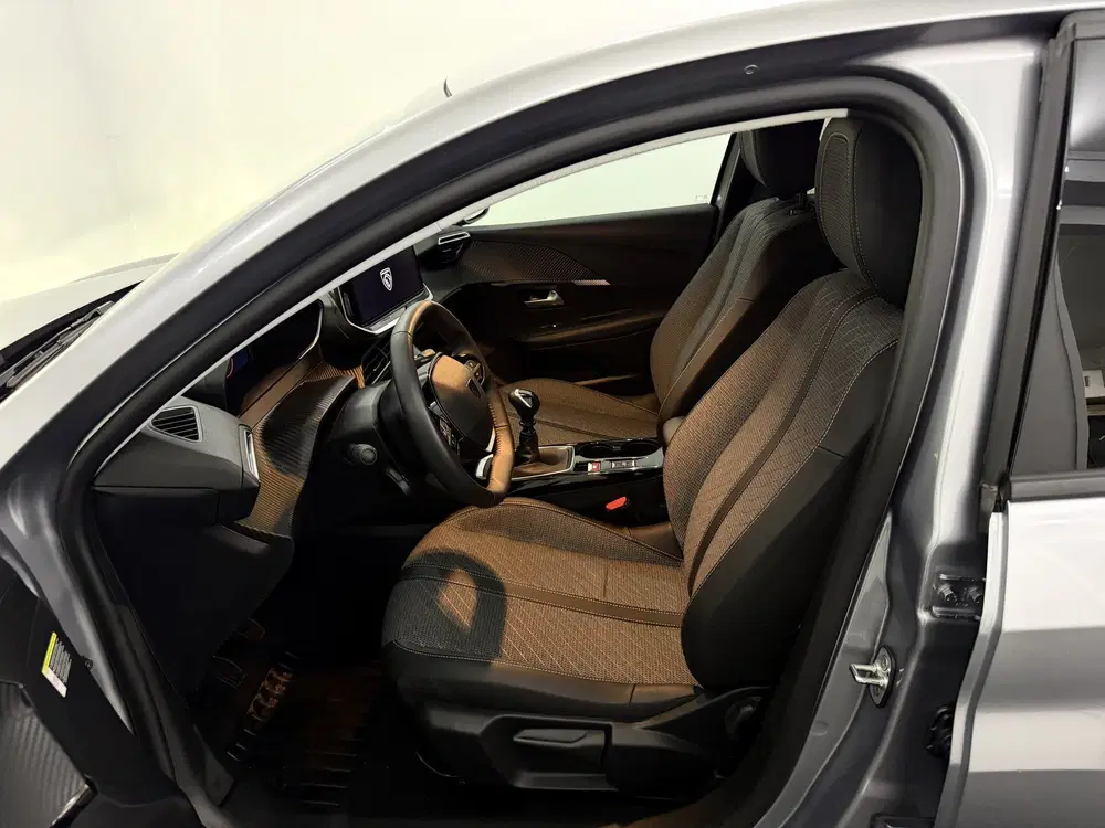 Peugeot 208 1.2 PureTech 100 GT Parkeersensoren uit 2025, foto 6