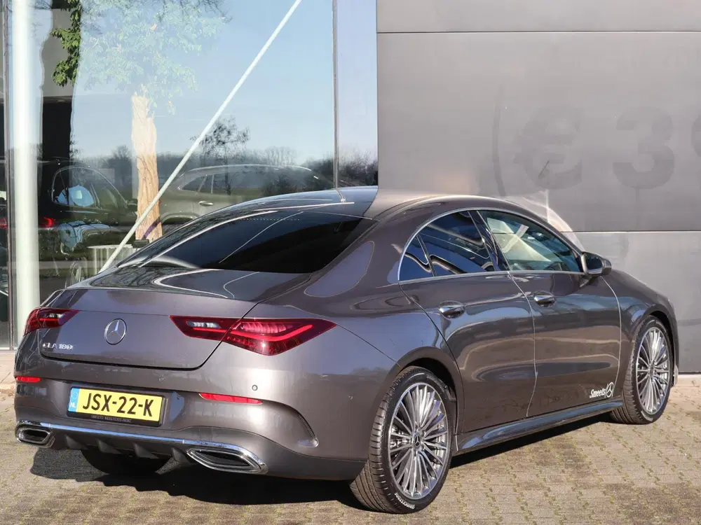 Mercedes-Benz CLA 180 Star Edition AMG Line uit 2026, foto 2