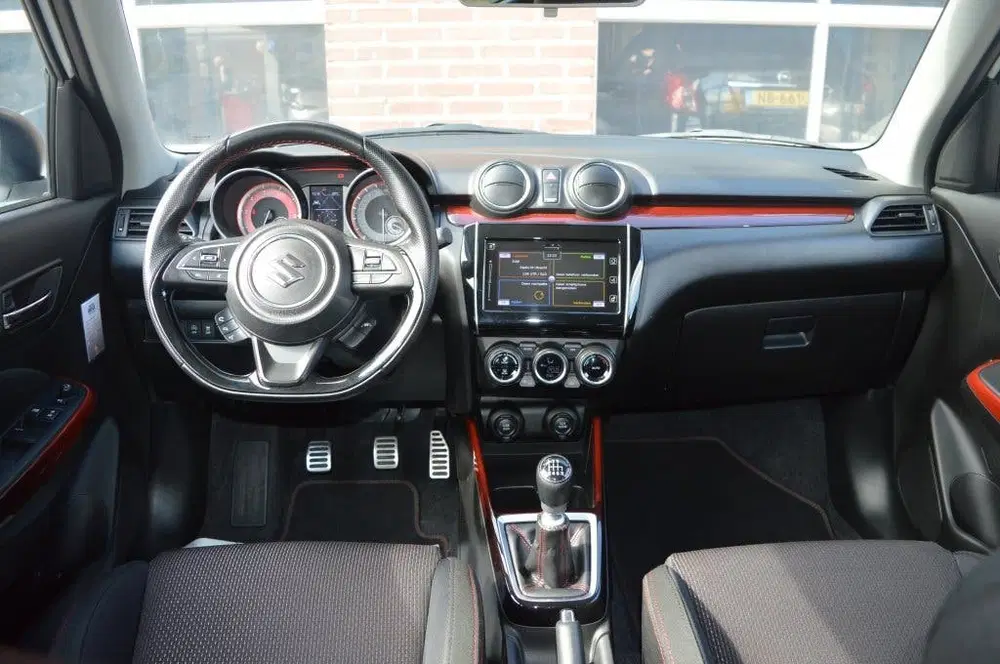 Suzuki Swift 1.4 Sport uit 2021, foto 12