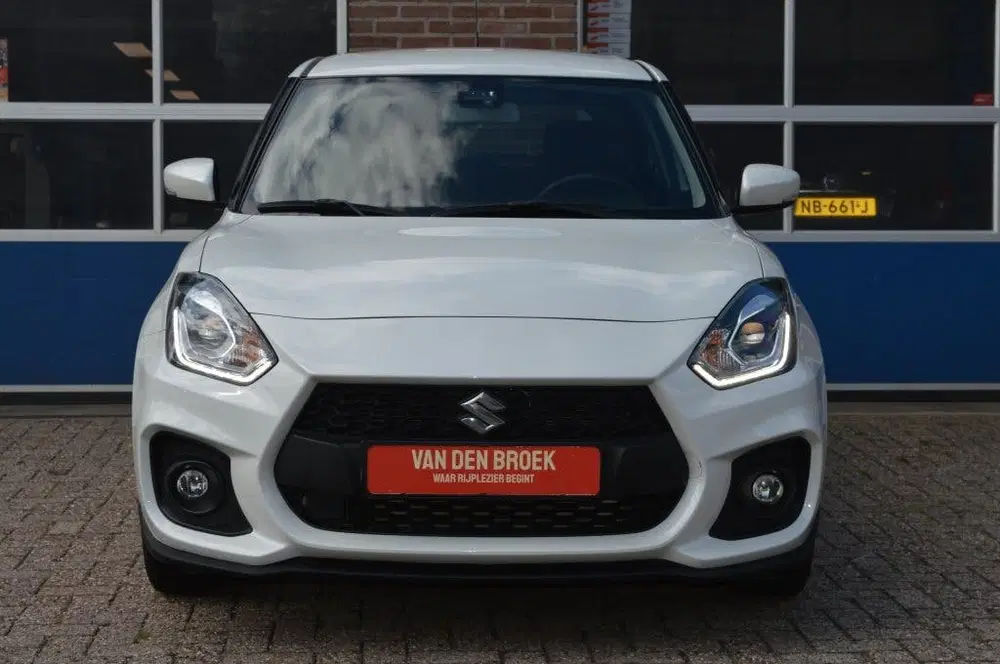 Suzuki Swift 1.4 Sport uit 2021, foto 2