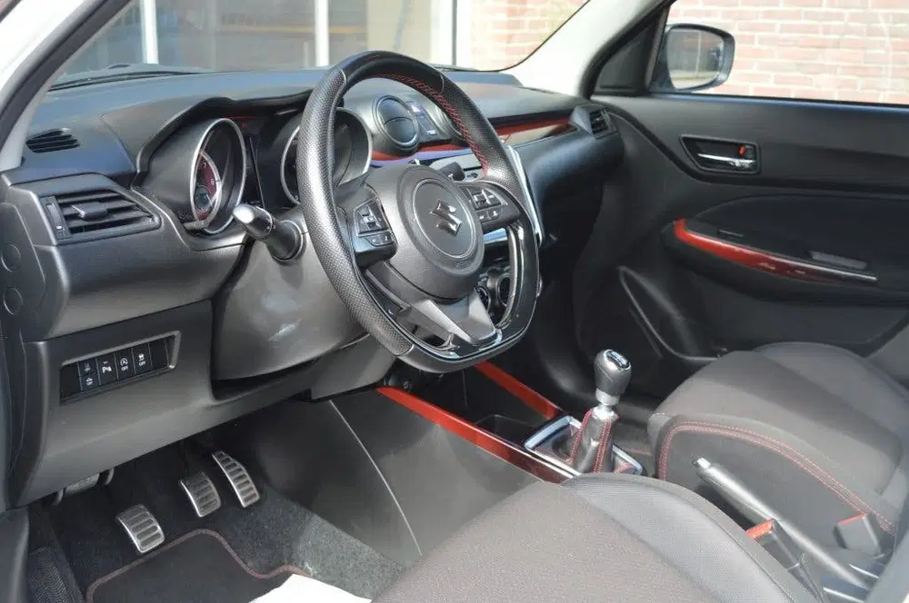 Suzuki Swift 1.4 Sport uit 2021, foto 8