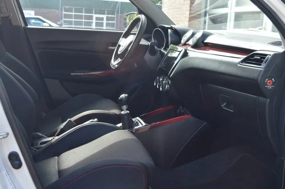 Suzuki Swift 1.4 Sport uit 2021, foto 9