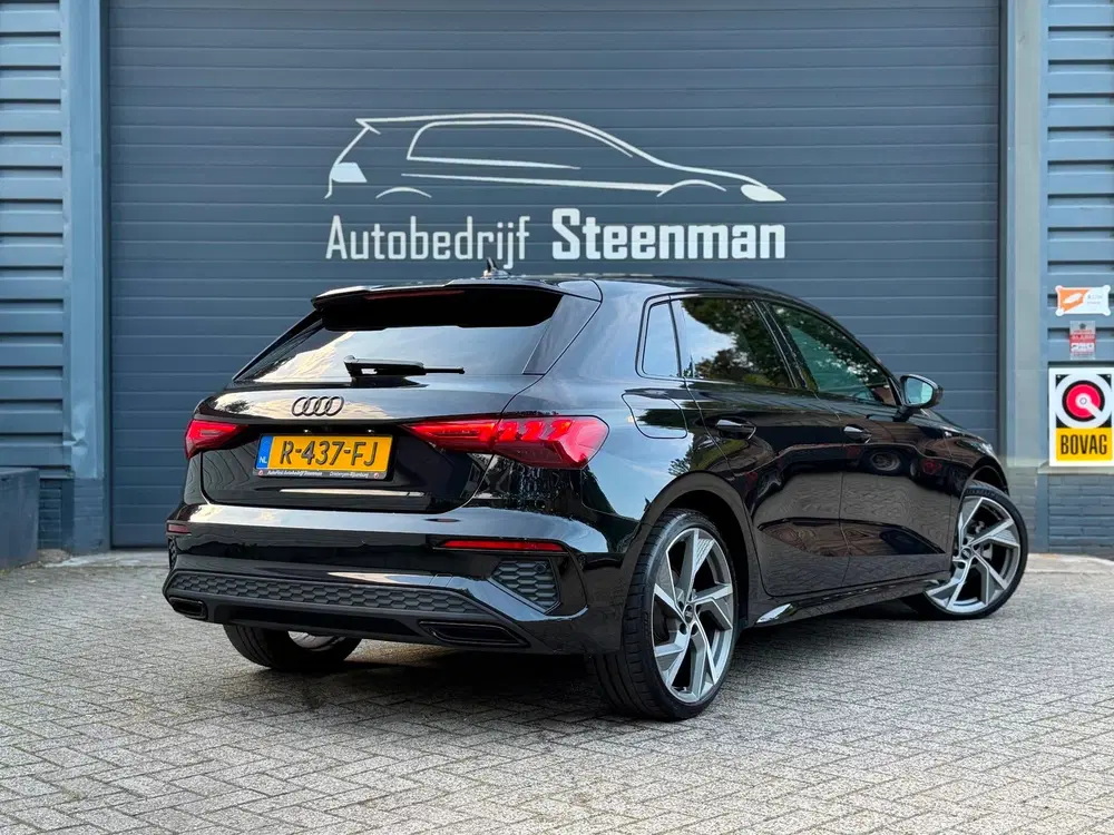 Audi A3 35 TFSI S edition uit 2022, foto 2
